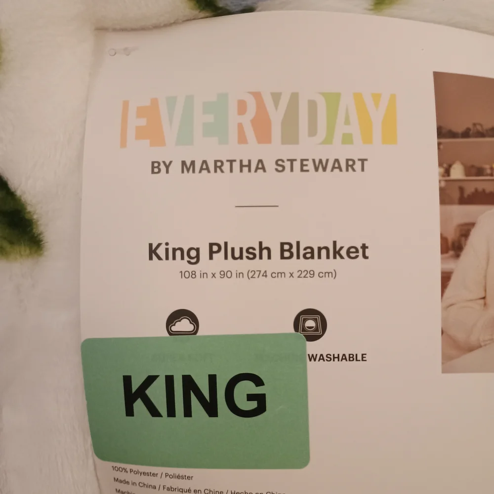 New Martha Stewart Beautiful Blue Floral Plush Blanket King Size